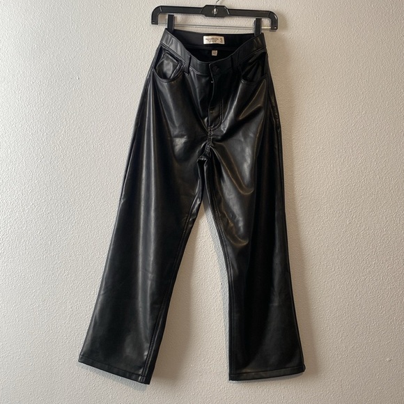 Abercrombie Vegan Leather 90s Relaxed Pant - Picture 2 of 9